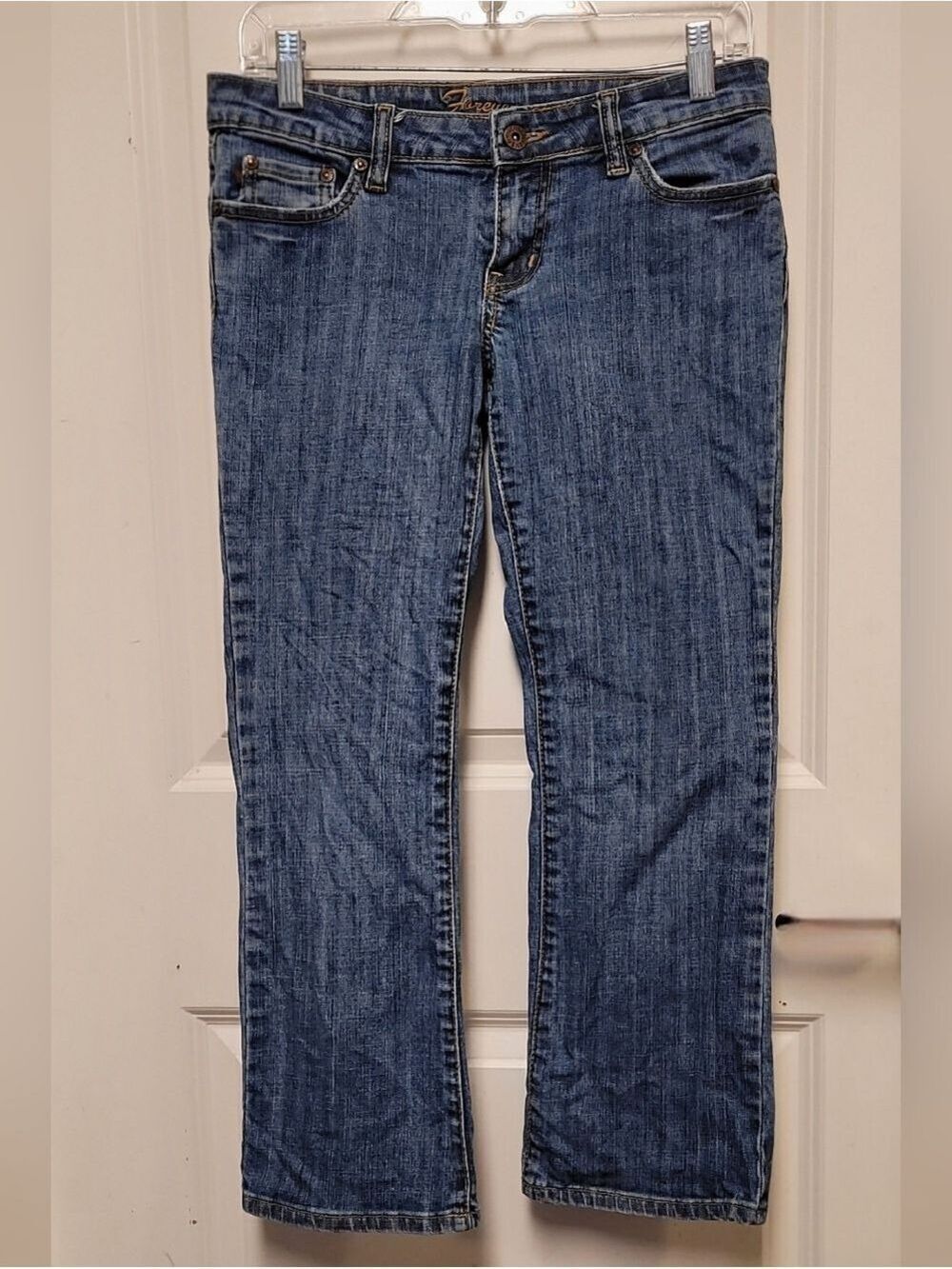 Forever 21 Women's Straight Leg Jeans in Medium Blue